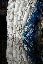 скульптура из мусора
