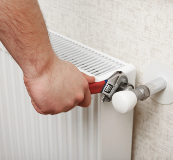Демонтаж батарей в квартире — как потом платить за отопление