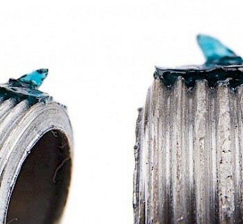 Обезжиривание резьбы перед использованием Сантехмастер Геля