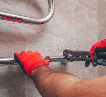 Как быть, если прорвало полотенцесушитель